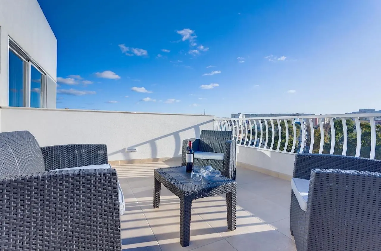 Centric And Modern Penthouse Close To Amenities Msida 0*,  Malta
